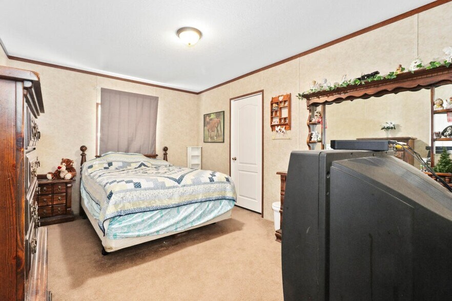 More Photos Of 1219 Private Road 1060, West Plains Recycling Center For Sale