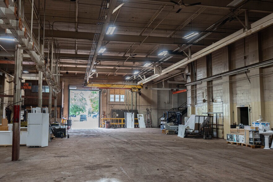 More Photos Of 407 Hadley St, Holly Manufacturing For Sale
