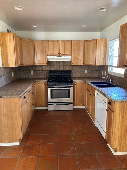 More Photos Of 25567 Main St, Barstow Multifamily For Sale