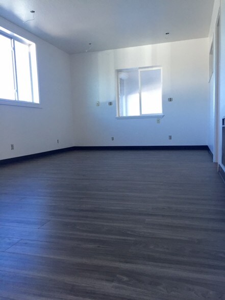 More Photos Of 704 S Railroad Ave, San Mateo Warehouse For Lease