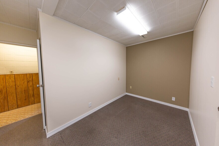 More Photos Of 303 W Superior St, Alma Storefront Retail Office For Sale