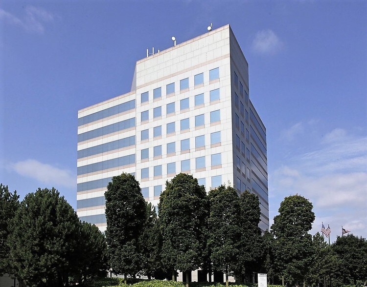 More Photos Of 25 NW Point Blvd, Elk Grove Village Office For Sale