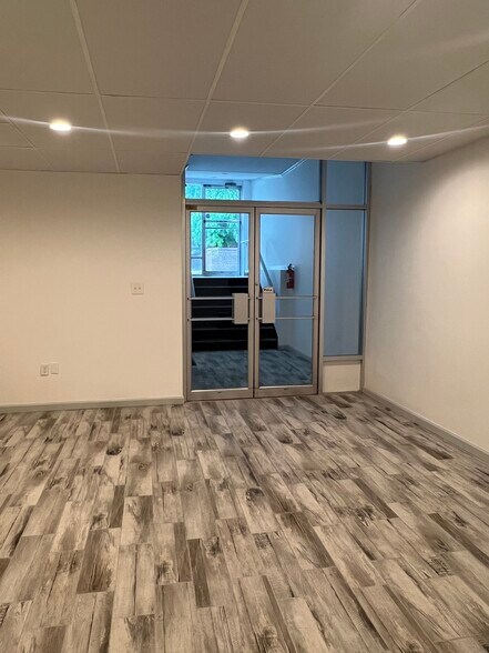 More Photos Of 556 Main St, Stroudsburg Office Residential For Lease