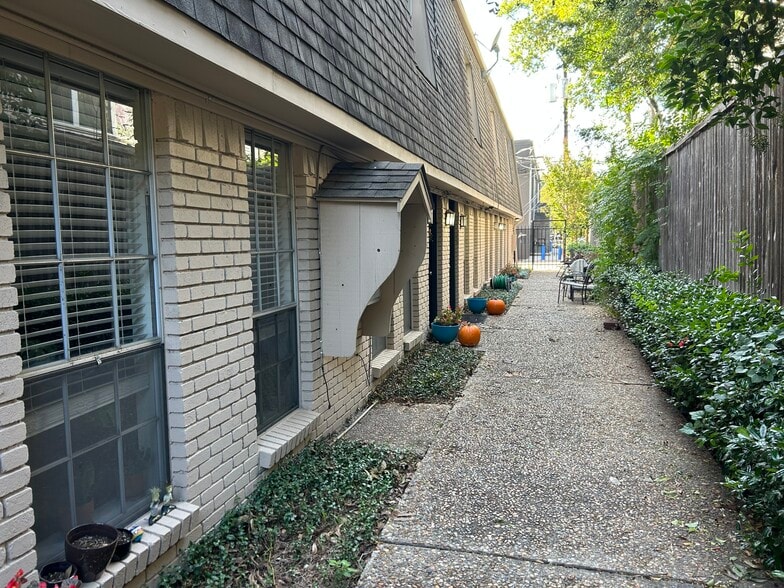 More Photos Of 3811 Holland Ave, Dallas Apartments For Sale