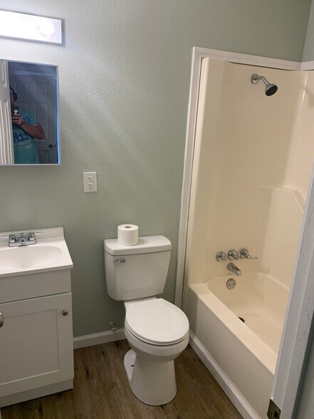 More Photos Of 2001 E 20th St, Hooks Apartments For Sale