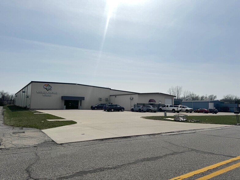 Primary Photo Of 4411 Wyland Dr, Elkhart Warehouse For Lease