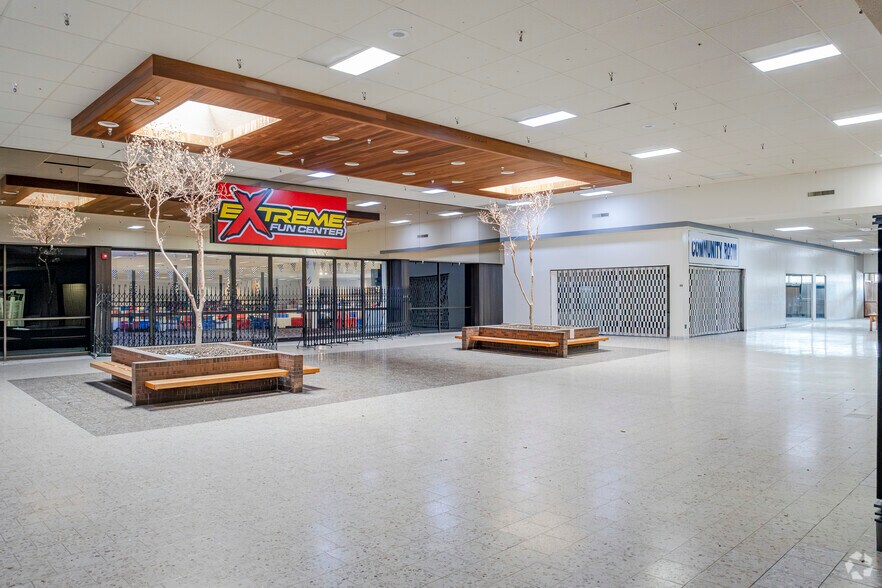 More Photos Of 901 & 1017 S BOONE ST, Aberdeen General Retail For Sale