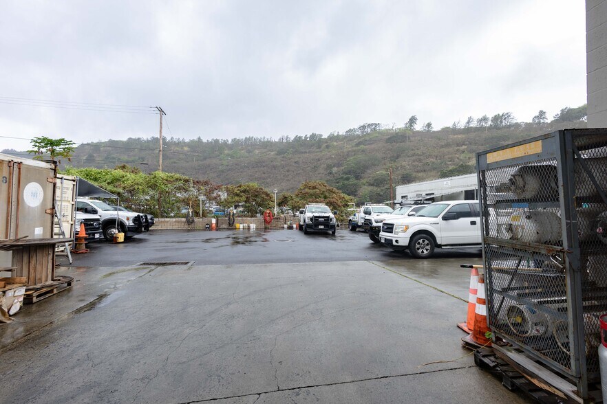 More Photos Of 99-1392 Koaha Pl, Honolulu Warehouse For Sale