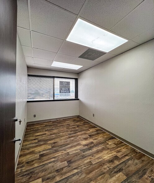 More Photos Of 1685 E Washington Ave, Navasota Office For Lease