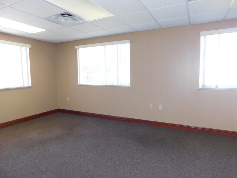 More Photos Of 5145 Commercial Dr, Melbourne Warehouse For Lease