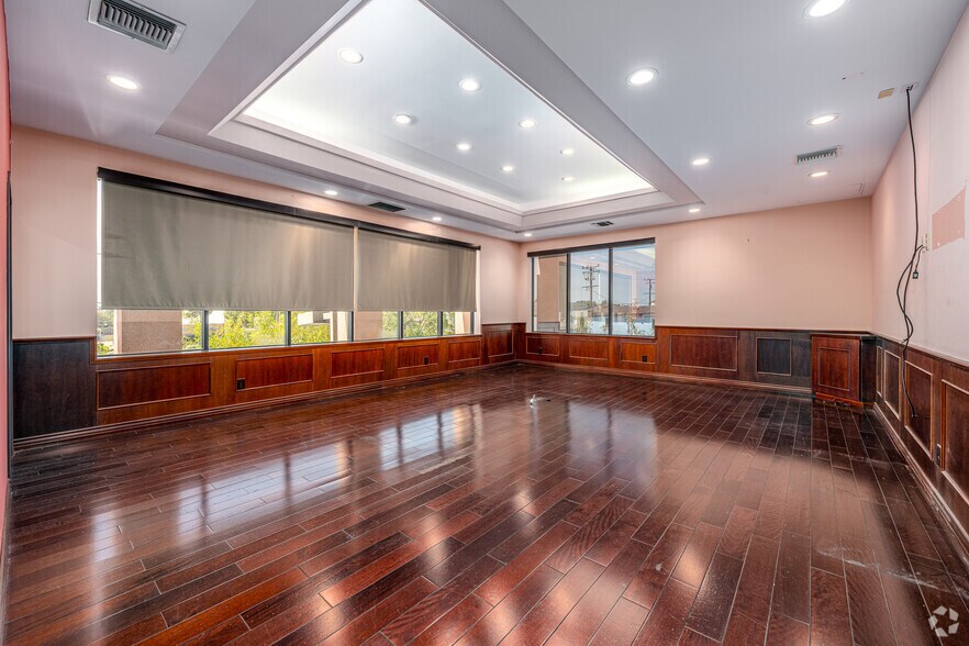 More Photos Of 1235 S Garfield Ave, Alhambra Loft Creative Space For Lease