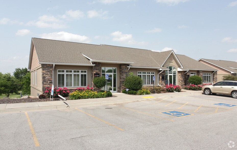 More Photos Of 5824 S 142nd St, Omaha Medical For Sale