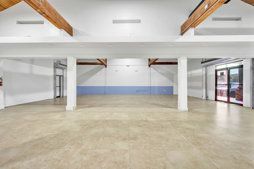 More Photos Of 10471 N Kendall Dr, Miami Storefront Retail Office For Lease
