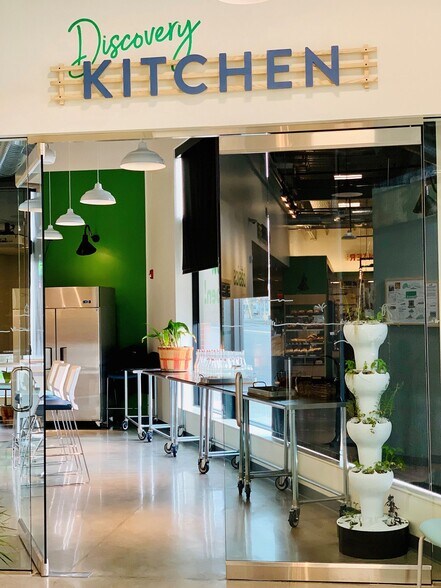 More Photos Of 5035 NE Sandy Blvd, Portland Storefront Retail Office For Lease