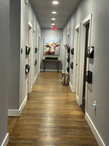 More Photos Of 3125 Hemphill St, Fort Worth Office For Sale