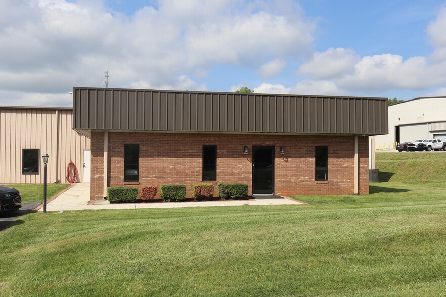 More Photos Of 340 Forum Pky, Rural Hall Manufacturing For Lease