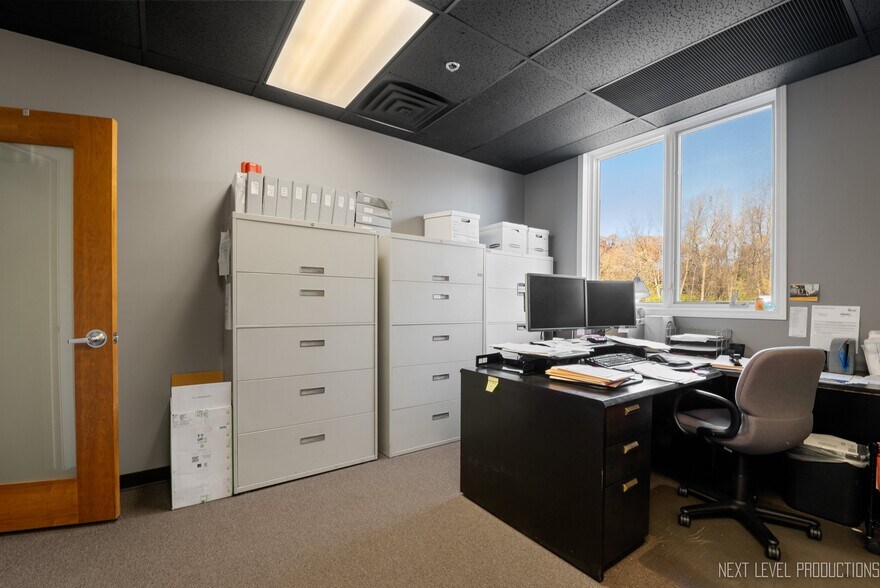 More Photos Of 850 W Bartlett Rd, Bartlett Medical For Sale