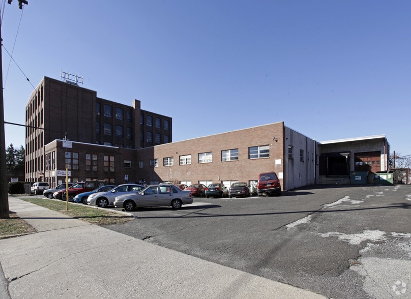 More Photos Of 1001 W Washington St, Norristown Warehouse For Lease