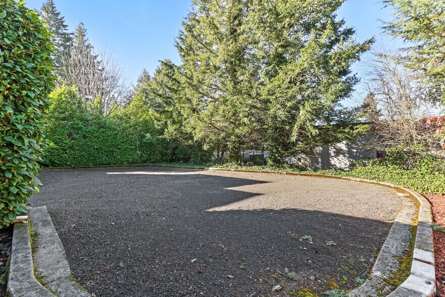 More Photos Of 6500 SW Beaverton-Hillsdale Hwy, Portland Office For Sale