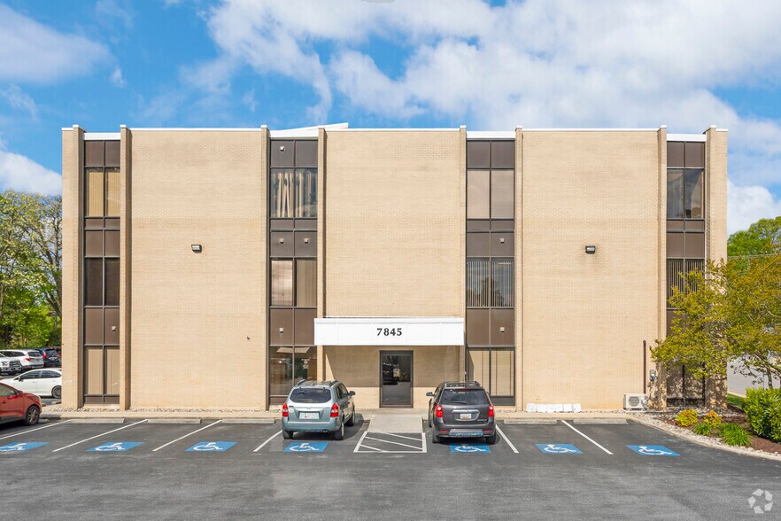 More Photos Of 7845 Oakwood Rd, Glen Burnie Medical For Lease