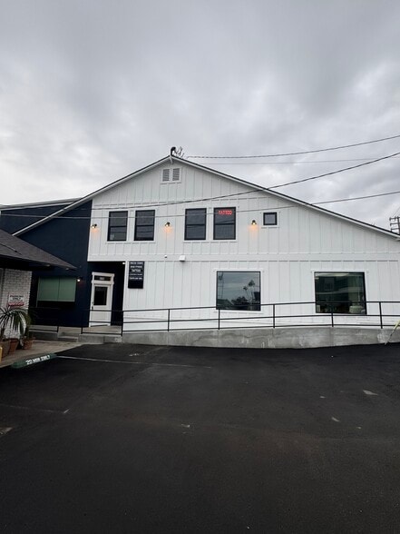 More Photos Of 363-371 N Old Newport Blvd, Newport Beach Freestanding For Lease