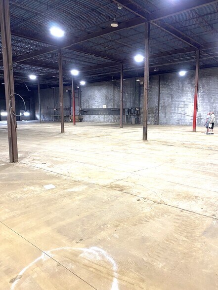 More Photos Of 9511 W Depot St, Yorktown Warehouse For Lease