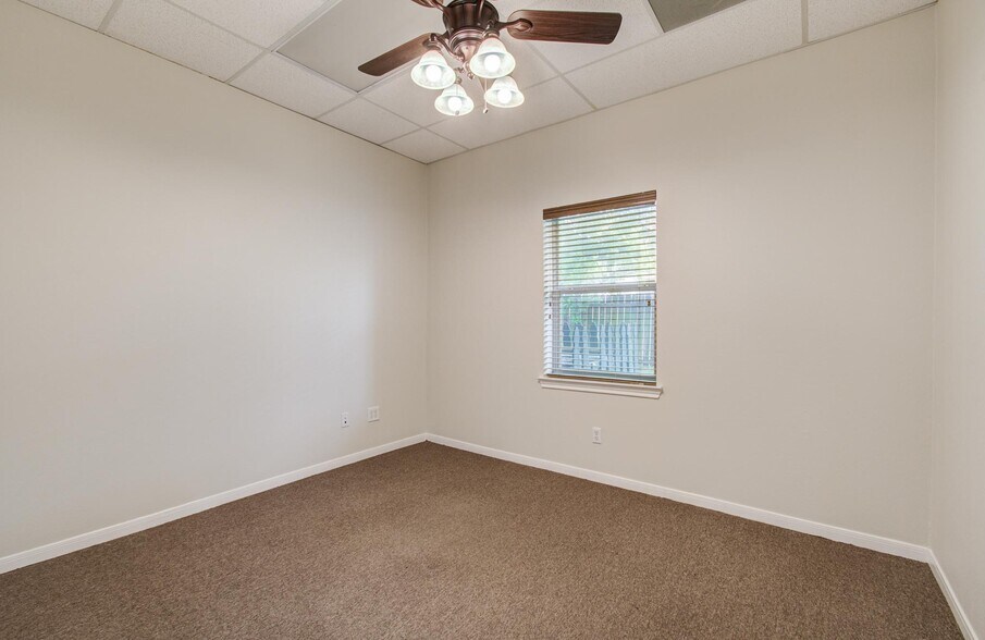 More Photos Of 11201 Steeplepark Dr, Houston Office Residential For Sale