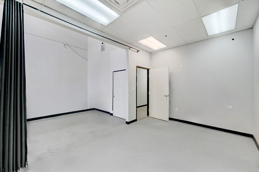 More Photos Of 3068 E Sunset Rd, Las Vegas Warehouse For Sale