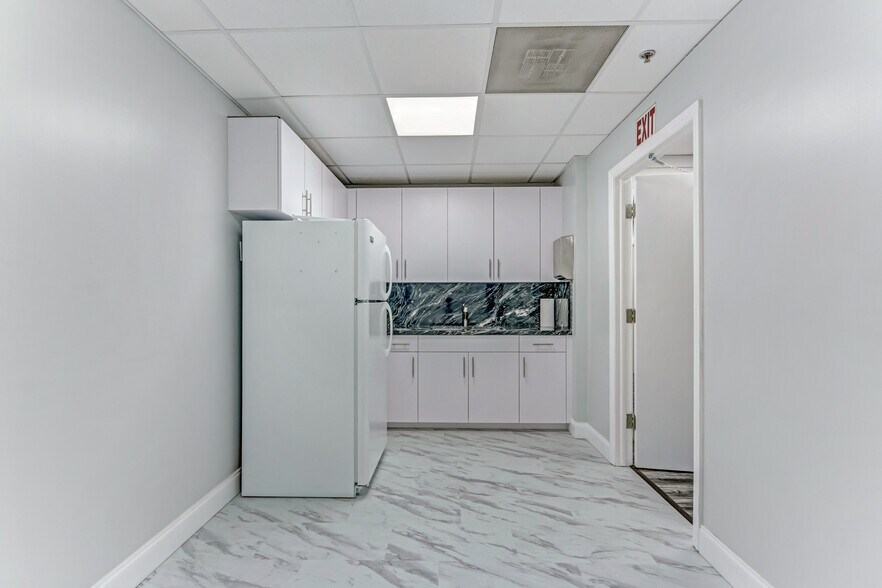 More Photos Of 2900 W Cypress Creek Rd, Fort Lauderdale Medical For Sale