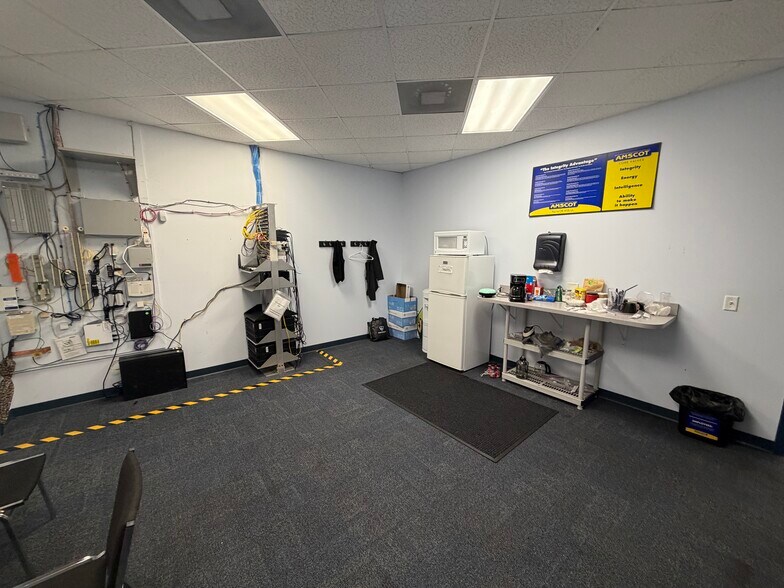 More Photos Of 2910 N Himes Ave, Tampa Unknown For Lease