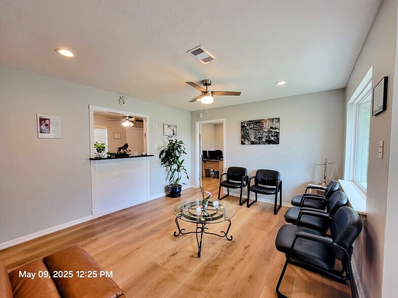 More Photos Of 1913 Hemlock Dr, Haltom City Office For Sale