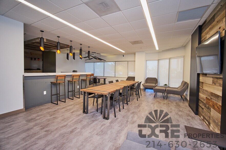 More Photos Of 7929 Brookriver Dr, Dallas Office For Sale