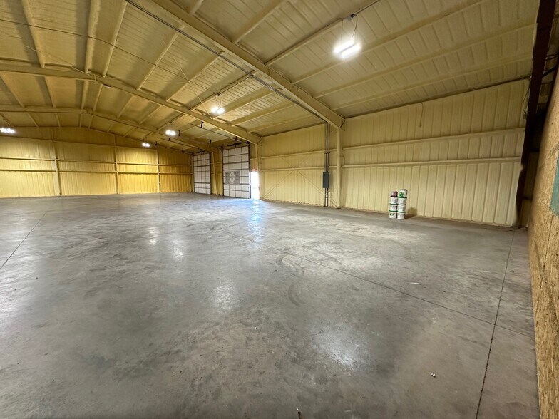 More Photos Of 6622 Winfield Ave, Lubbock Warehouse For Lease