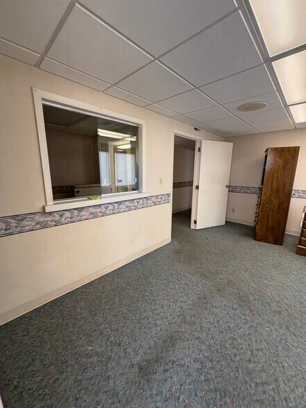 More Photos Of 2017 Sunset Blvd, Steubenville Office For Lease