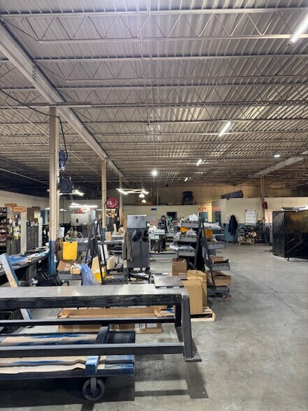 More Photos Of 15300 Industrial Pky, Cleveland Manufacturing For Sale