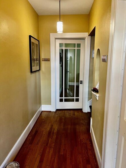 More Photos Of 215 N East Ave, Fayetteville Office For Sale