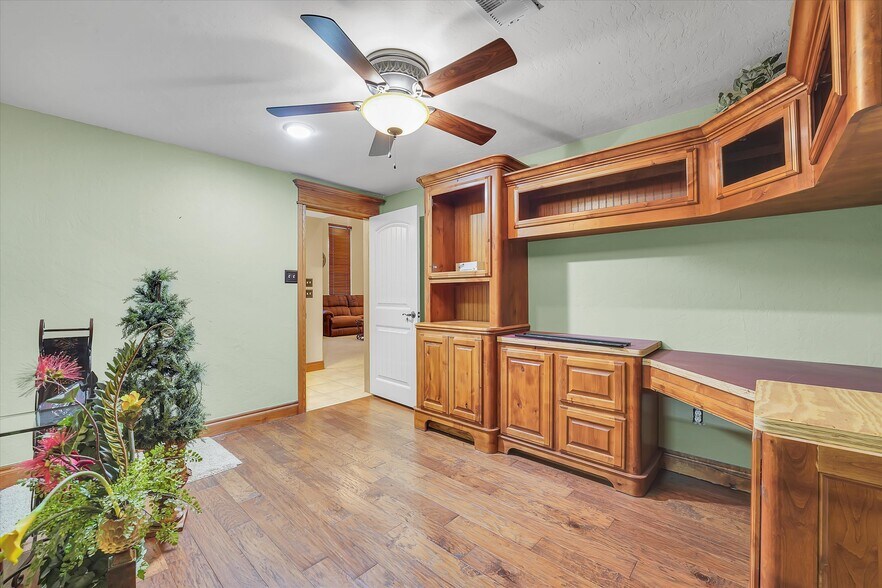 More Photos Of Highway 58, Medicine Park Supermarket For Sale