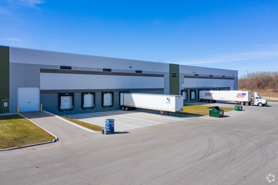 More Photos Of N102 W19300 Willow Creek Way, Germantown Warehouse For Lease