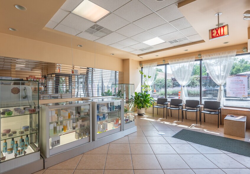 More Photos Of 2150 W 95th St, Chicago Storefront Retail Office For Sale