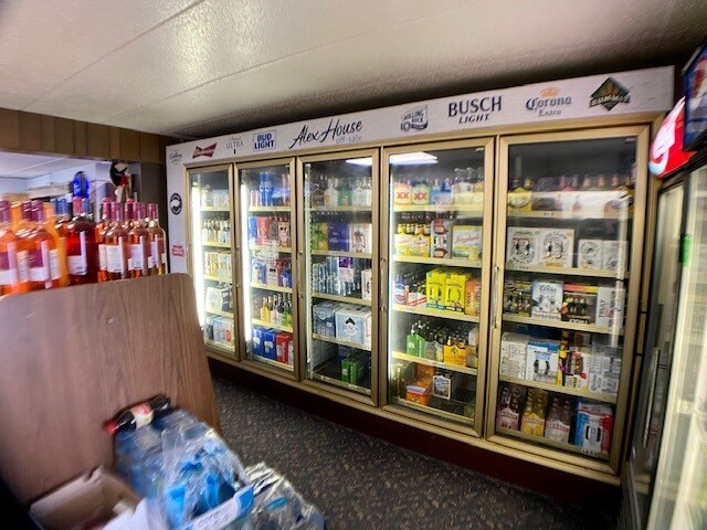 More Photos Of 903 Park St W, Park River Hotel For Sale