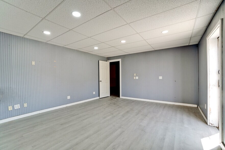 More Photos Of 6152 15th St E, Bradenton Warehouse For Lease