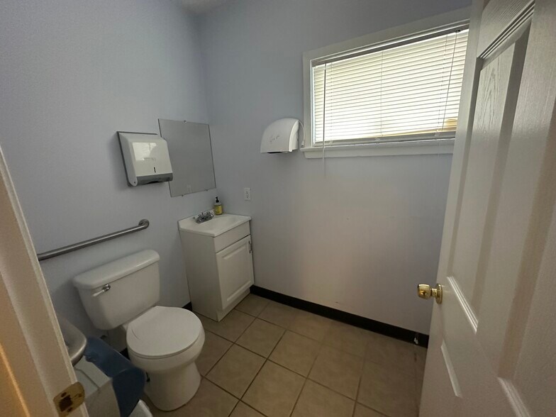 More Photos Of 8736 Chef Menteur Hwy, New Orleans Medical For Lease