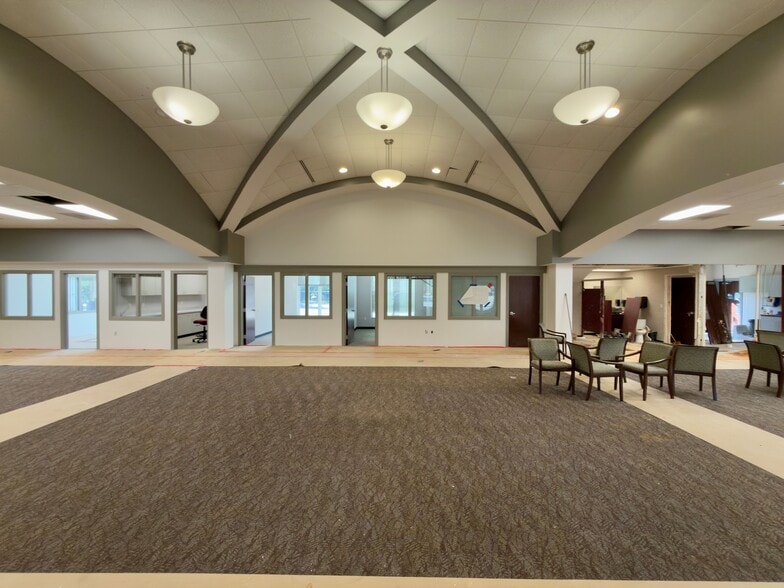 More Photos Of 5061 N 12th Ave, Pensacola Bank For Lease