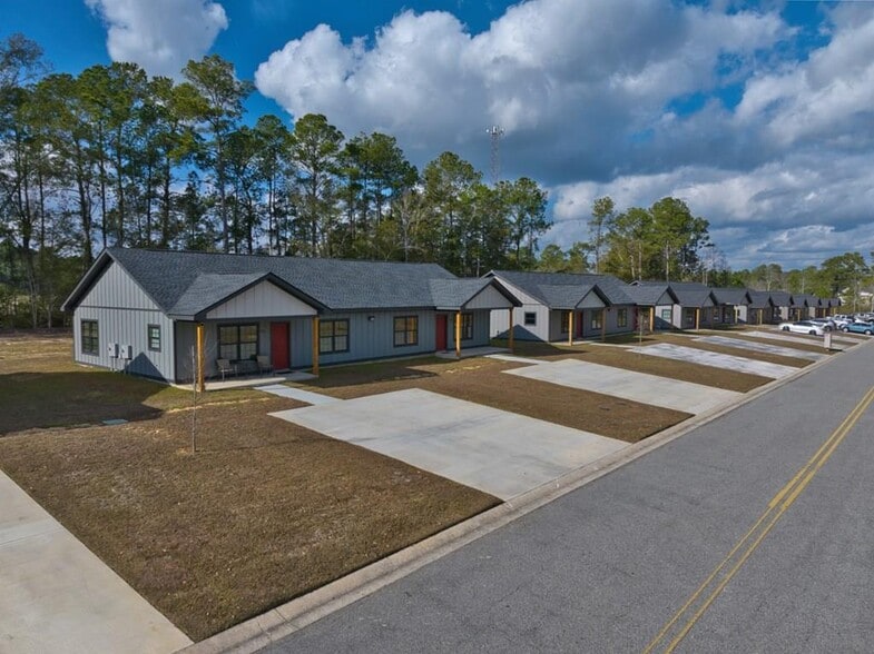 Primary Photo Of 240 Sunset Cir, Moultrie Apartments For Sale