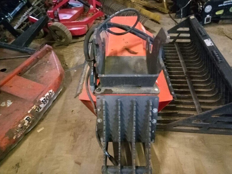 More Photos Of 224 Michael Ln, New Berlin Racetrack For Sale