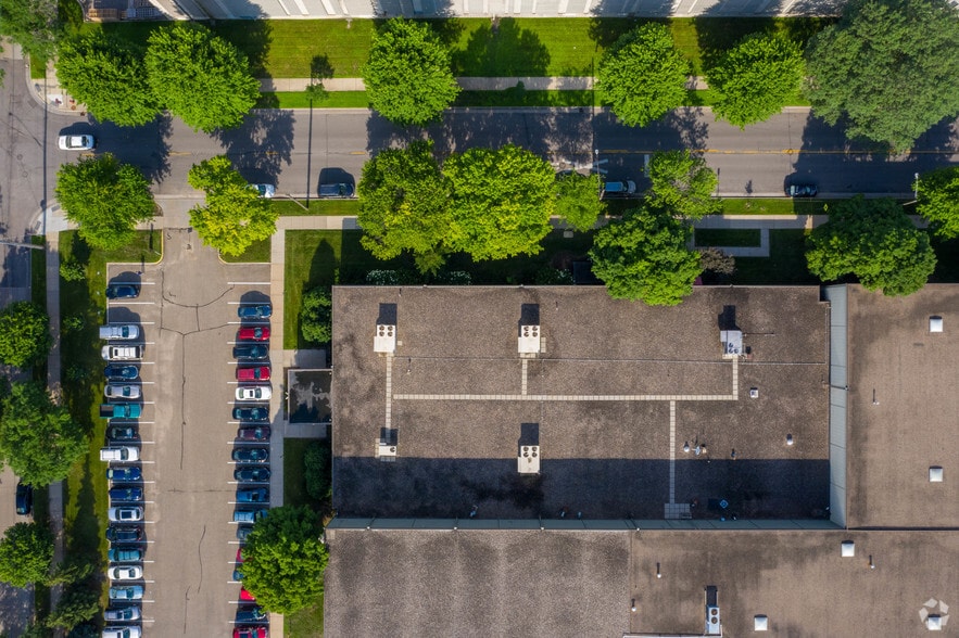 More Photos Of 2700 28th St E, Minneapolis Distribution For Lease