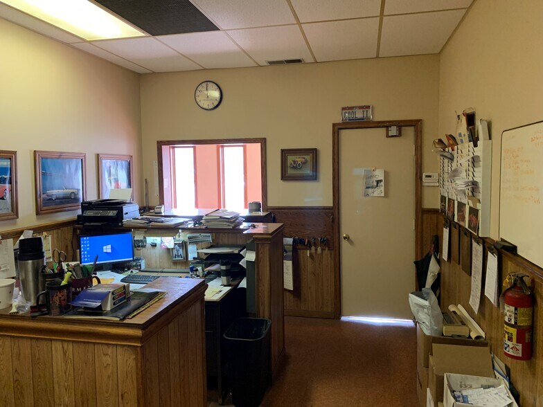 More Photos Of 1005 W Main St, Kent Auto Repair For Sale