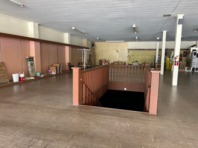 More Photos Of 15 Courthouse Sq, Cleveland Office For Sale