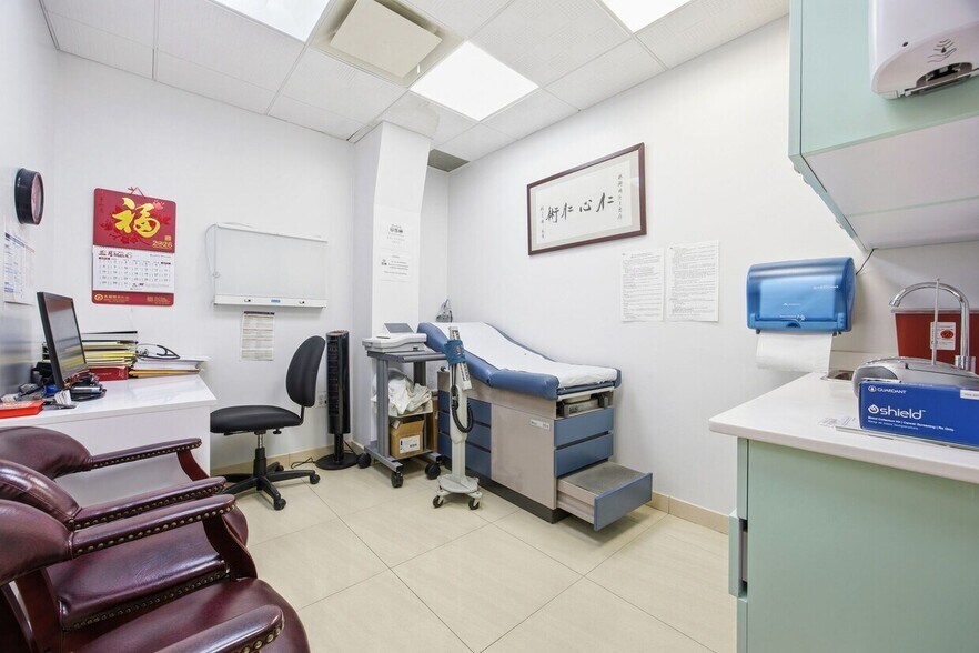 More Photos Of 139 Centre St, New York Medical For Sale