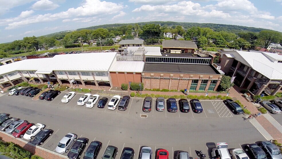 More Photos Of 400 Union Square Dr, New Hope Bar For Lease